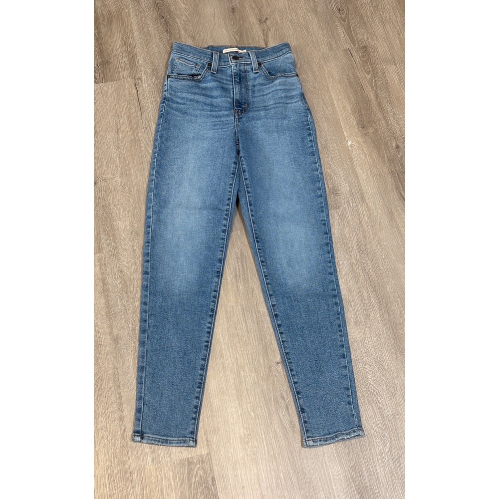 Levis High Waisted Mom Jeans Medium Wash Blue Tapered Leg 26986-0026 Size 24x29